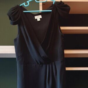 "Loft" V-shaped black dress